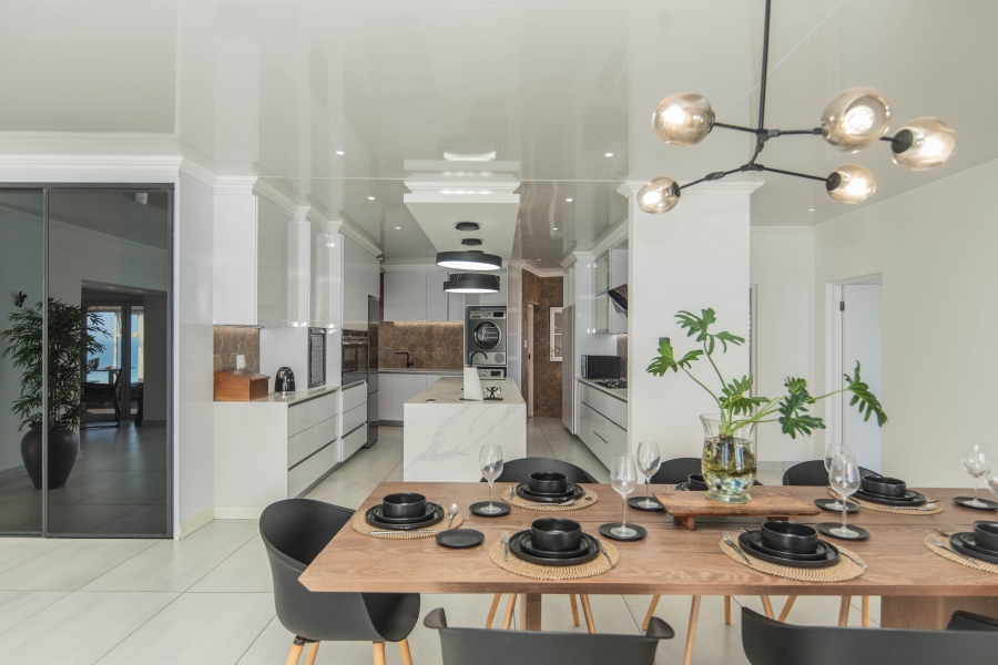 6 Bedroom Property for Sale in Beachview Eastern Cape